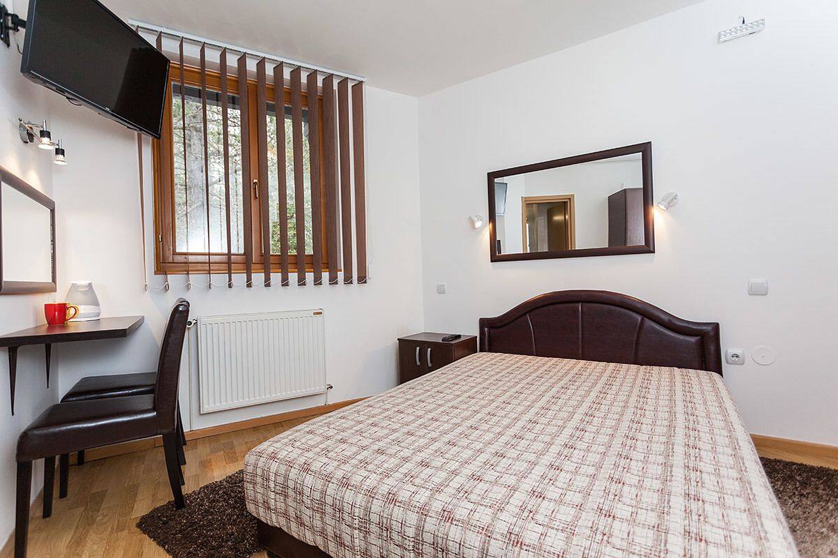 Free cots/infant beds, free WiFi, bed sheets