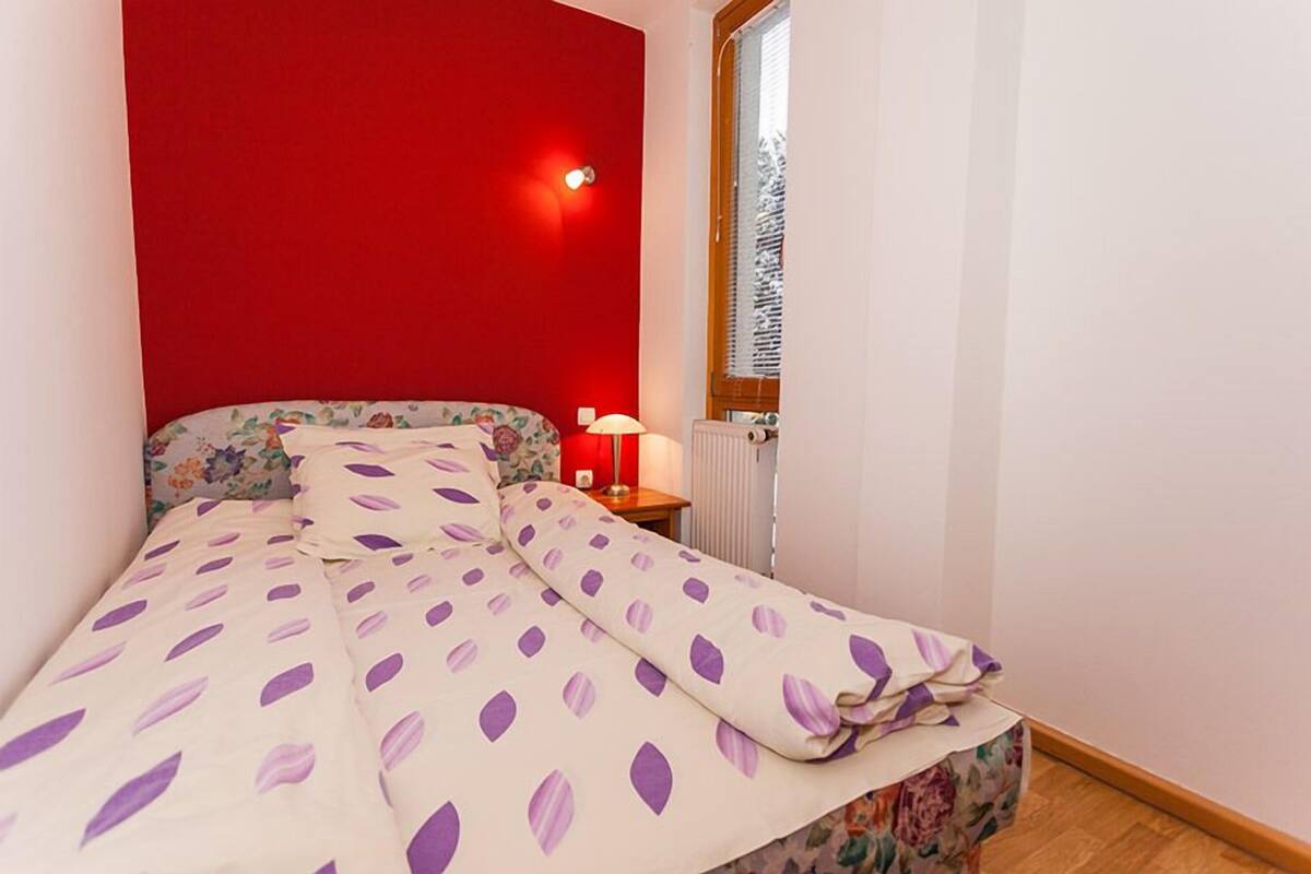 Free cots/infant beds, free WiFi, bed sheets