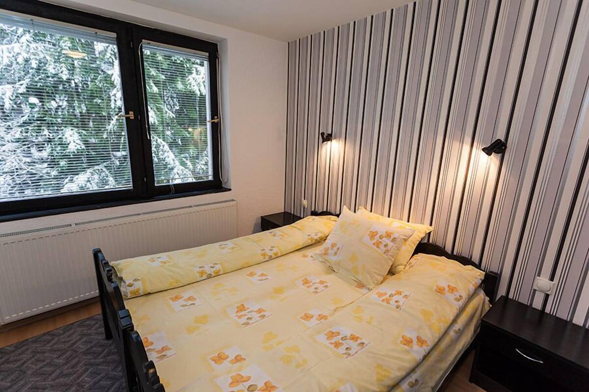 Free cots/infant beds, free WiFi, bed sheets