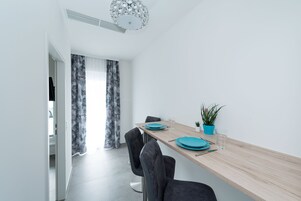 Apartamento, planta baja (3) | Servicio de comidas en la habitación