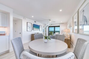 Dining - OCEAN'S REACH 4A4: Top Floor/Corner w/Panoramic Gulf Views, Amenities Open! (Sanibel Island)