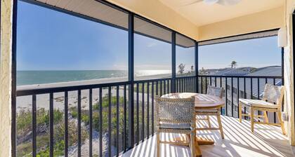 Beautiful top floor corner 2-bedroom with incredible views!
