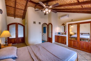 3 chambres, coffres-forts dans les chambres, Wi-Fi, draps fournis