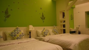 A room with two beds, a desk, and a wardrobe. - Fishmoon Homestay (Magong)
