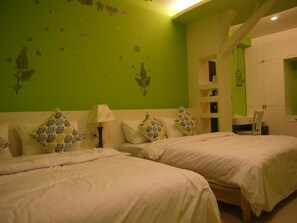 Comfort Triple Room | Desk, blackout drapes, free WiFi, bed sheets - Fishmoon Homestay (Magong)