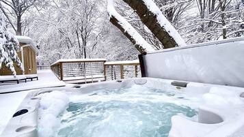 Bain à remous extérieur