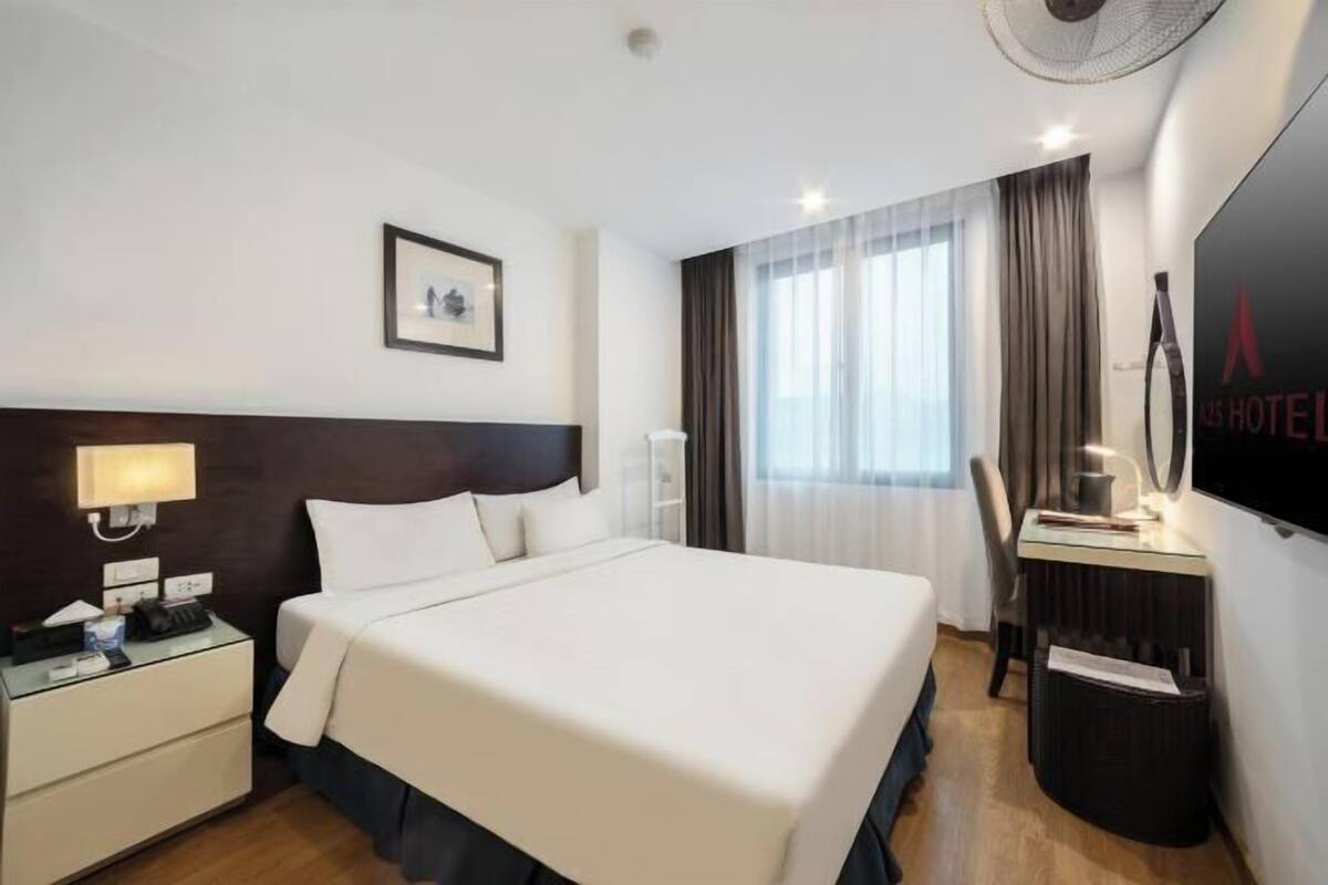 Minibar, pengeskab på værelset, mørklægningsgardiner