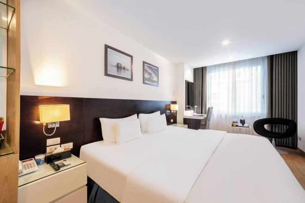 Minibar, pengeskab på værelset, mørklægningsgardiner