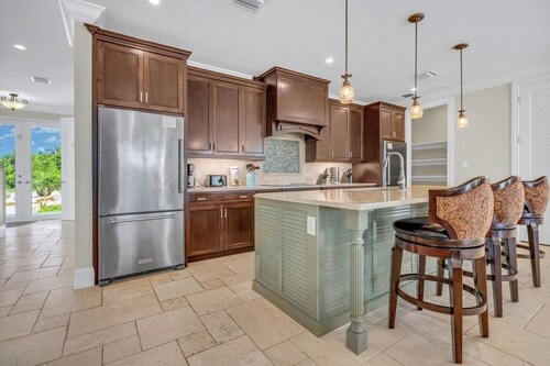 W09 - New Luxury Property! Breathtaking Canal Front Pool Home - Sleeps 14