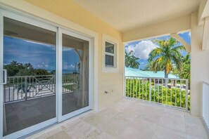 Unclassified image, 5 of 50, button