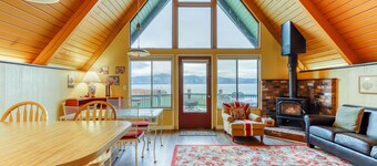 NY LISTE! Hundevennlig, hjemme ved stranden m / peis og fantastisk utsikt over vannet