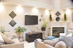 Smart TV, fireplace, DVD player - Home Away From Home,  pet friendly retreat! (Ocean Pines)