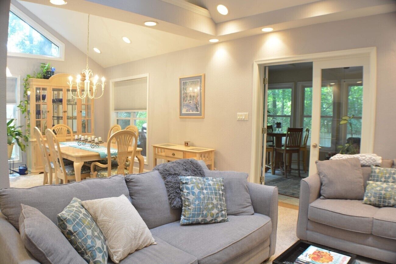 Smart TV, fireplace, DVD player