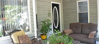 Home Away From Home, pet friendly retreat!