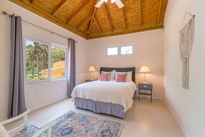 3 quartos, escrivaninha, quartos à prova de som