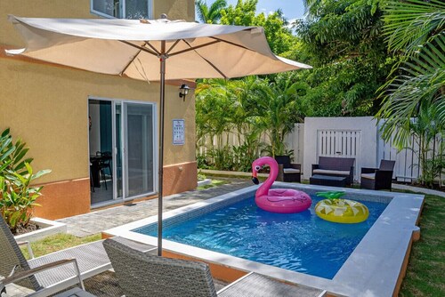 HOSPITALITYEXPERT 3BR Townhouse, MoBay, Sleeps 8 - Pool, Beach nearby and Chef