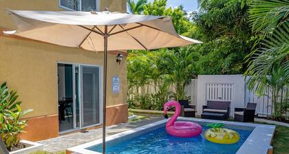 HOSPITALITYEXPERT 3BR Townhouse, MoBay, Sleeps 8 - Pool, Beach nearby and Chef