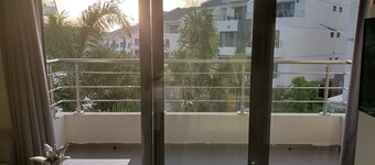 Convenient studio close to airport, beaches and food