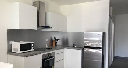 Praktisches Studio in der Nähe des Flughafens, der Strände und des Essens