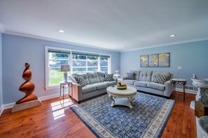 Smart TV, fireplace - Sherwood House-Book for Football Season! Walk to the Stadium&Strip! (Tuscaloosa)