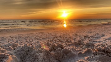 Beach nearby, sun loungers, beach towels