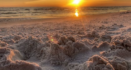 ¡Disfruta del amanecer y los atardeceres en la enorme terraza y el bar cubierto!