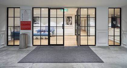 OYO Home 44050 Essential Studio Empire Marriot