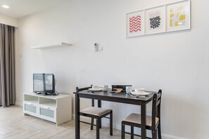 Living area - OYO Home 44050 Essential Studio Empire Marriot (Petaling Jaya)