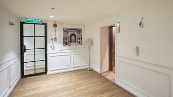 Classic Apartment | 1 bedroom, bed sheets, wheelchair access