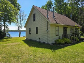 Exterior - Drummond Island Hotel & Vacation Homes - Loons Lagoon (Drummond)