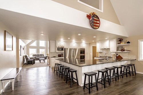 Spacious Moss Avery Lodge - Located between Idaho Falls & Swan Valley