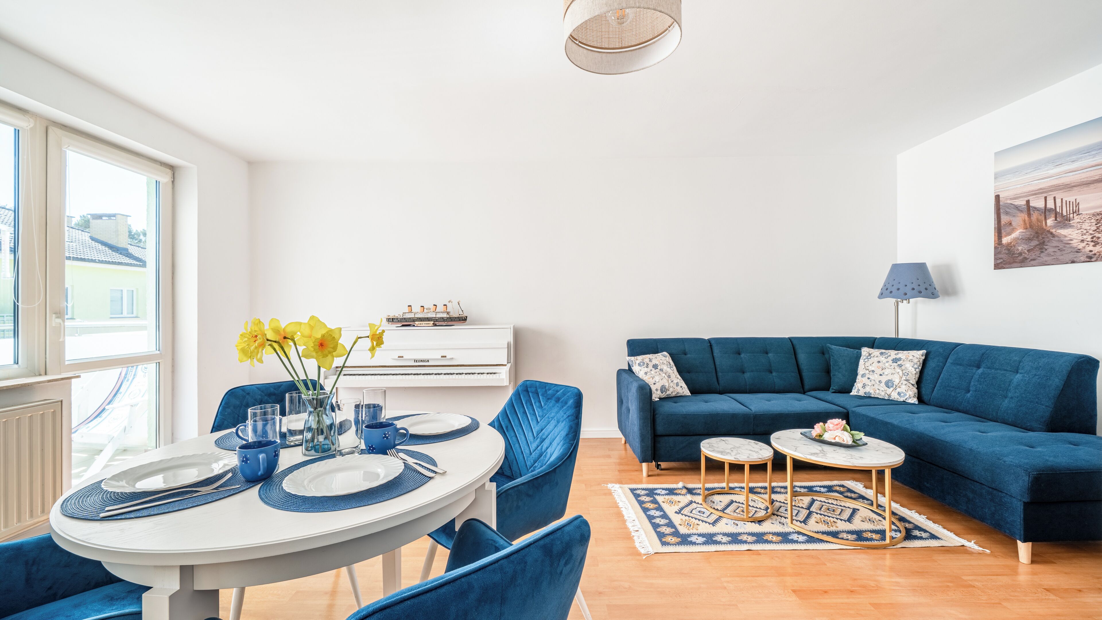 Apartment | Living area | Flat-screen TV