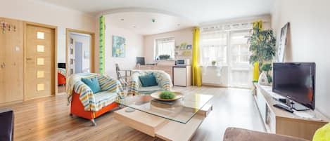 Apartment (9/34) | Living area | Flat-screen TV