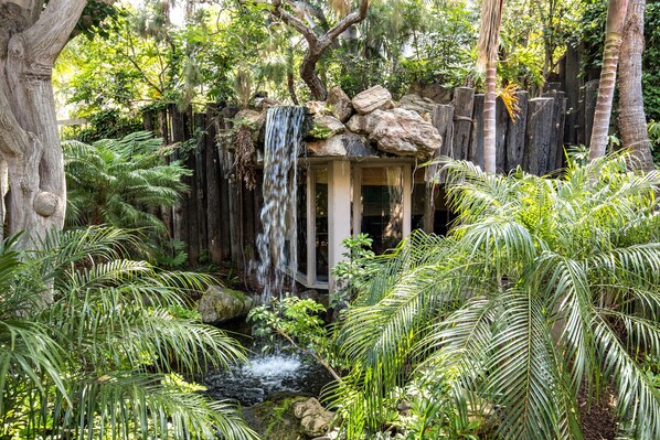 Property grounds - Spectacular garden views. A short walk to the beach, restaurants, and shops! (Oceanside)