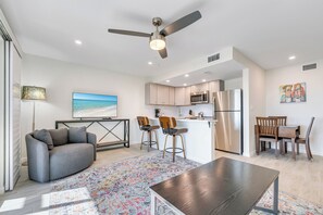 TV, offices - OCEAN'S REACH 3B1: 1-Bdrm, Ground-Level, Quick Beach Access, Amenities Open! (Sanibel Island)