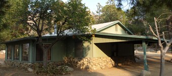 The Green Cabin - A Forest Escape 5 Min to Lake & 20 Min to River