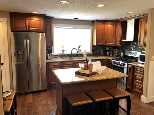 Beaverton OR, Four Season Area! Cozy, 3 bedrooms, near everything! Pets Friendly