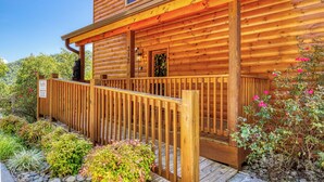 Exterior - Luxury 5BR Cabin w/ Private Pool, Firepit, Theater & Game Room – In Gatlinburg (Gatlinburg)