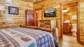 5 bedrooms, Internet - Luxury 5BR Cabin w/ Private Pool, Firepit, Theater & Game Room – In Gatlinburg (Gatlinburg)