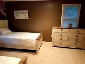 3 bedrooms, desk, iron/ironing board, WiFi