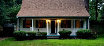Beautiful Cape Home Steps to Santuit Pond /Boating, Swimming, Fishing