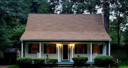 Pasos hermosos de la casa del cabo a Santuit Estanque / canotaje, natación, pesca