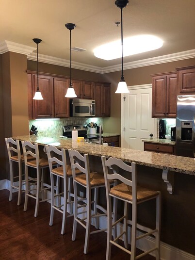 Luxury Rental with View of Football Stadium and 2 Blocks from Toomer's Corner