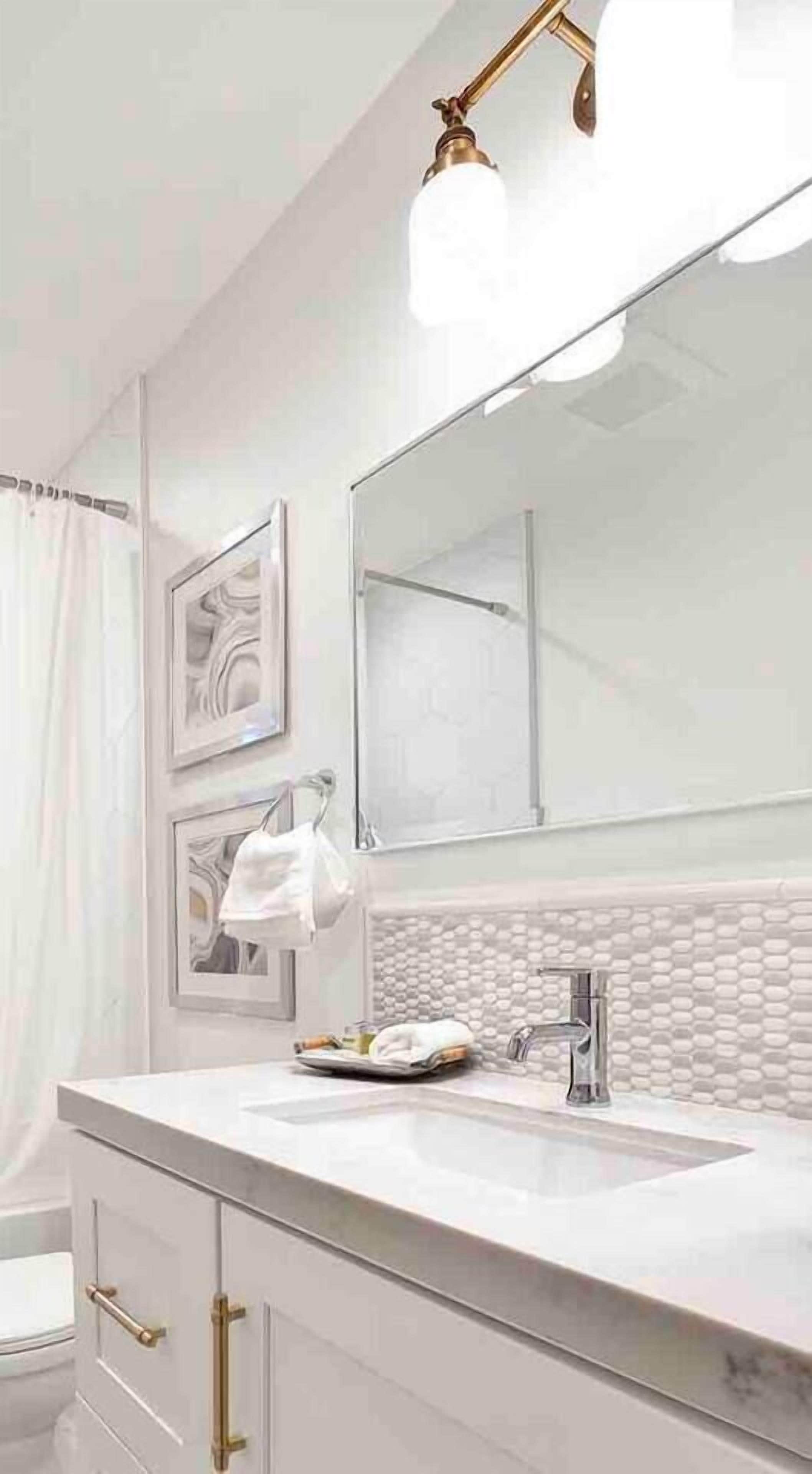 Badkar, hårtork och handdukar