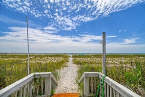On the beach - SeaClusion North: Early Bird Special! (Topsail Beach)