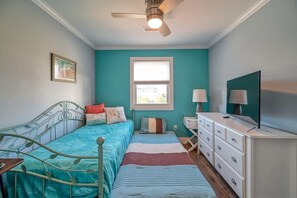 3 bedrooms, iron/ironing board, free WiFi, bed sheets