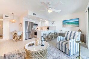 TV, offices - OCEAN'S REACH 2X4: 1-Bdrm, Top Floor/Gulf Front Unit! All Amenities Open! (Sanibel Island)