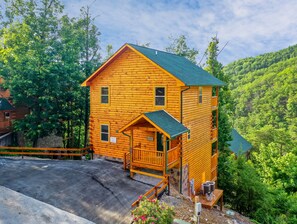 Exterior - American Bearadise | Pool, Games & Near Pigeon Forge (Sevierville)