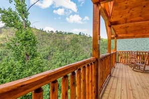 Property grounds - American Bearadise | Pool, Games & Near Pigeon Forge (Sevierville)