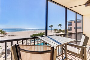 Outdoor dining - OCEAN'S REACH 2X3: 1-Bdrm, 3rd Floor, Awesome View, All Amenities Open (Sanibel Island)